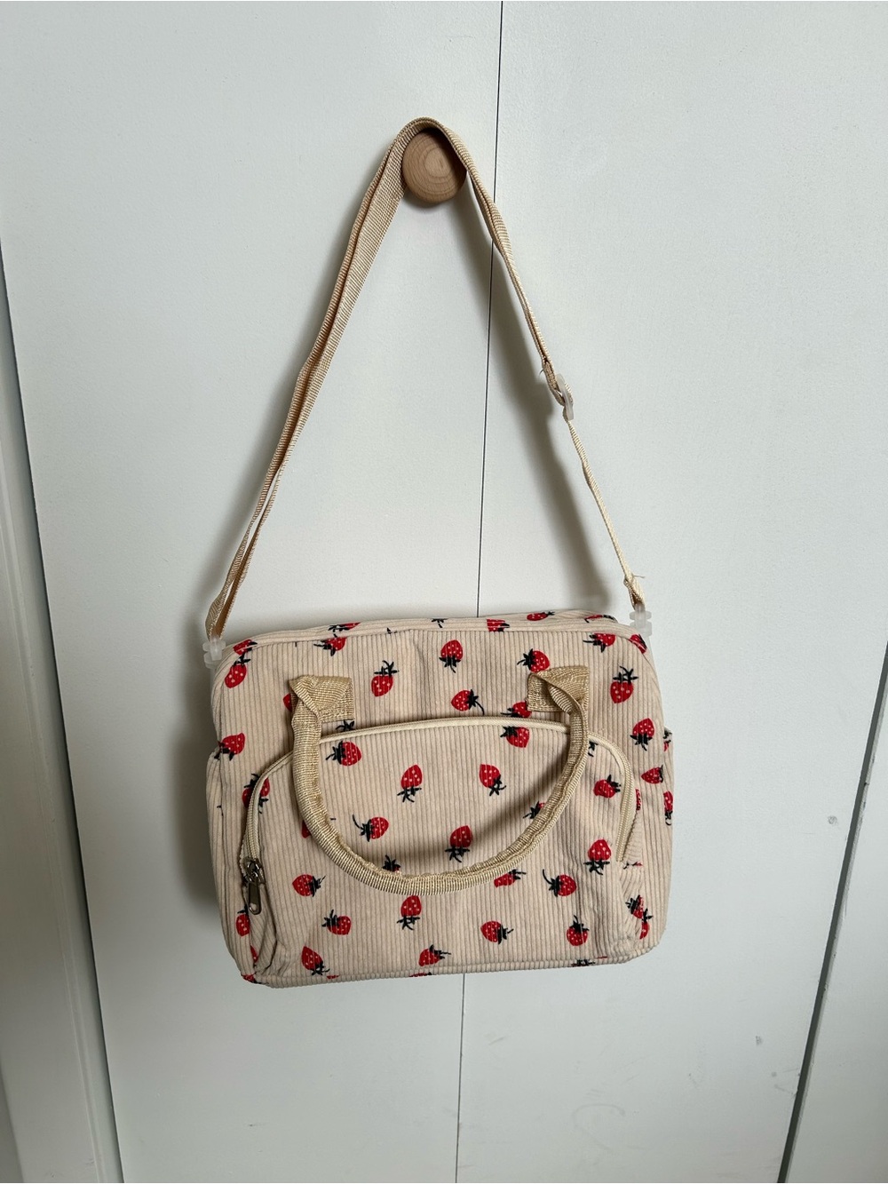 Cream Strawberry Print Insulated Lunchbox with Adjustable Strap